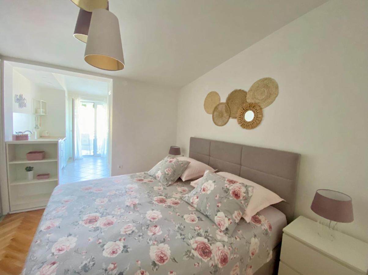 Apartmani Marko Tucepi Bagian luar foto